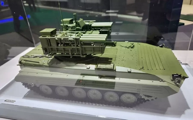 Hệ thống tên lửa phòng không Krona trên khung gầm BMP-2 ra mắt