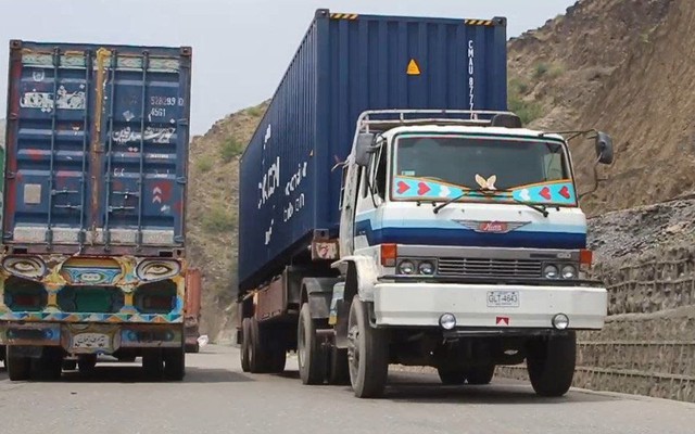 Bị chặn khỏi hệ thống tài chính phương Tây, quốc gia sở hữu 'kho báu' trị giá 1 nghìn tỷ USD tìm cách giao thương với 2 nước chủ chốt BRICS bằng nội tệ, thúc đẩy xu hướng phi đô la hóa