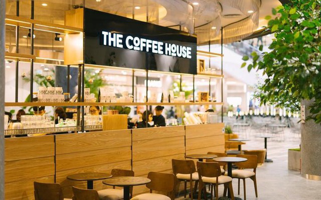 Nhiều cửa hàng The Coffee House bịt kín ổ cắm điện gây tranh cãi