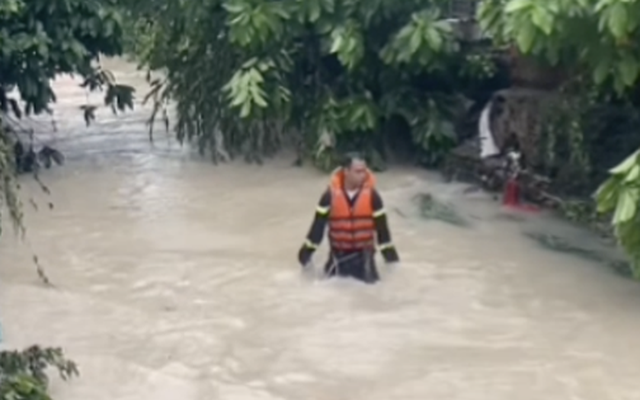 Thông tin mới vụ bé gái bị nước cuốn trôi trong mưa lớn ở Biên Hòa