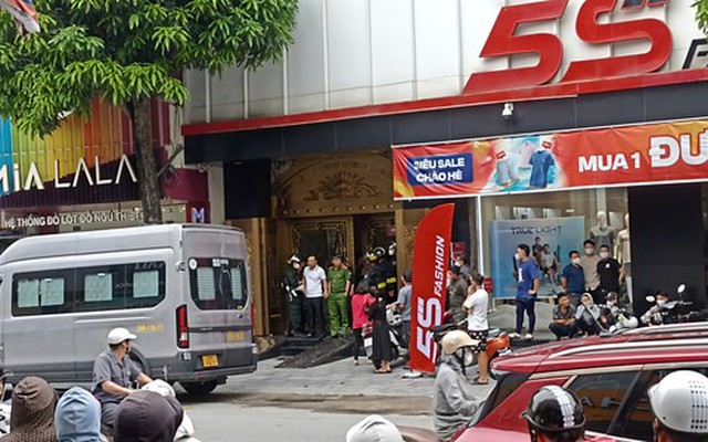 [Video] Công an xuất hiện tại nhà của 'nhân vật có tiếng' ở Thanh Hóa