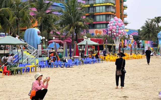 Chuyện khó tin ở bãi biển nổi tiếng Thanh Hóa vẫn tái diễn