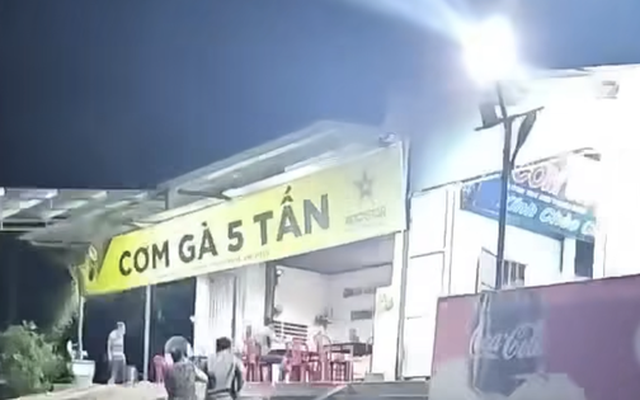 Xác minh vụ khách bị đánh gãy ngón tay sau khi phàn nàn giá cơm gà
