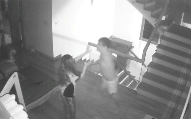 Người vợ nghi bị chồng dùng dao dọa chém, phải nhảy xuống từ tầng 2