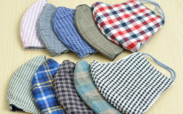 Covid-19 có lây được qua khẩu trang, quần áo không? Câu trả lời của chuyên gia gây bất ngờ