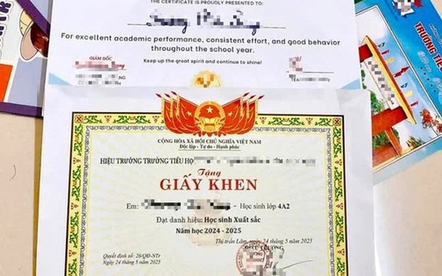 Nhiều phụ huynh "khoe" giấy khen của con, công an ra cảnh báo