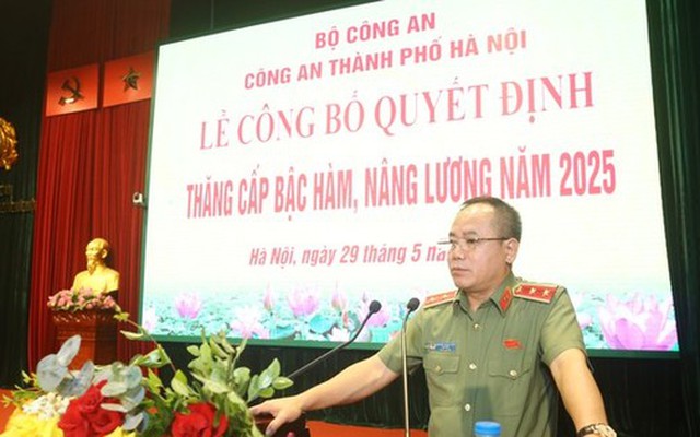 Thăng cấp bậc hàm, nâng lương cho hơn 5.600 cán bộ, chiến sĩ Công an Hà Nội