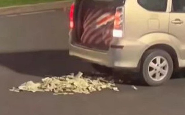 Xe bung cửa, tiền rơi đầy đường và cái kết bất ngờ