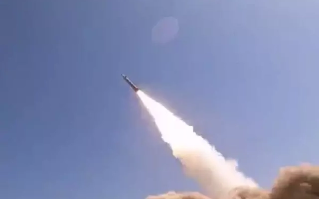Ra mắt tên lửa tầm xa 1.200km Qassem Basir mới vượt qua THAAD và Patriot