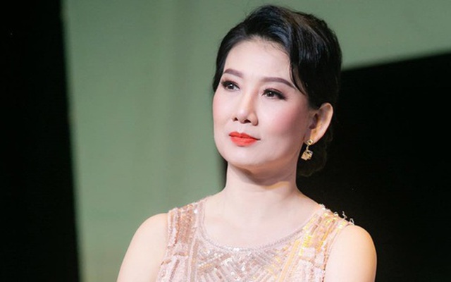 Nữ NSND 50 tuổi chưa chồng con nói về tin đồn giới tính