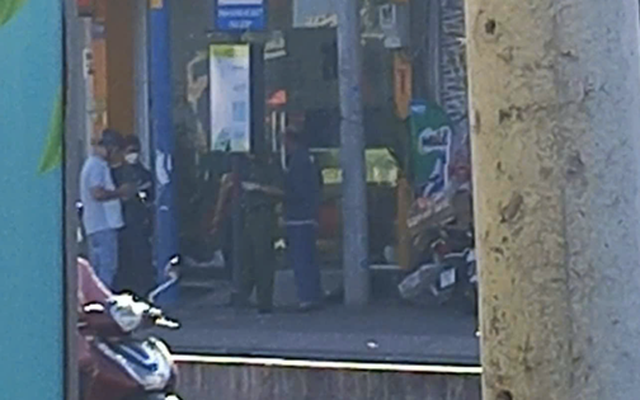 Công an TP HCM phong tỏa hiện tường vụ cướp tiệm vàng ở Hóc Môn