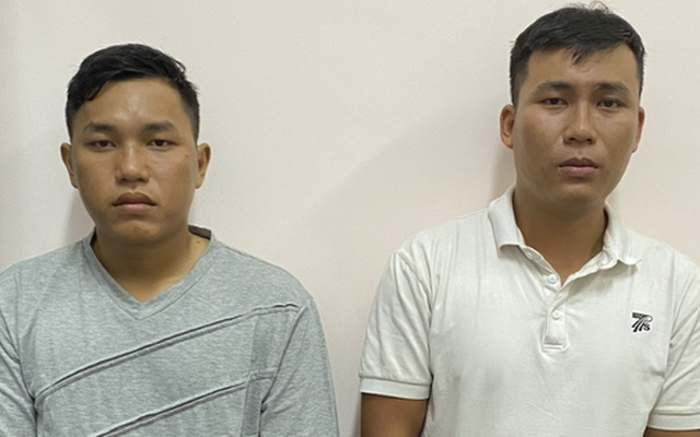 CLIP cận cảnh 2 anh em cướp tiệm vàng ở Hóc Môn, TP HCM