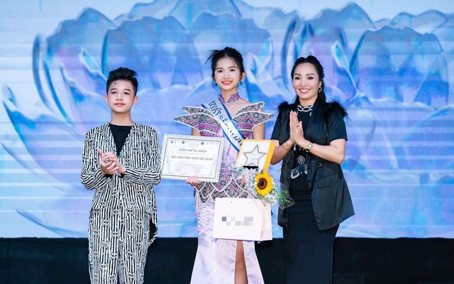 Nguyễn Huỳnh Yến Trang đăng quang quán quân "Siêu mẫu nhí toàn năng"