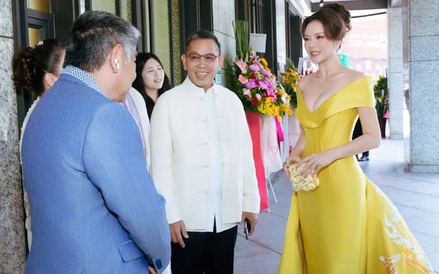 Lý Nhã Kỳ được anh nuôi tỷ phú Đài Loan mời sang tận nơi làm một việc