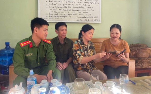 Vay ngân hàng online 500 triệu đồng, người phụ nữ 56 tuổi thao tác sai, chuyển khoản nhầm toàn bộ tiền cho tài khoản Techcombank trùng tên với con gái