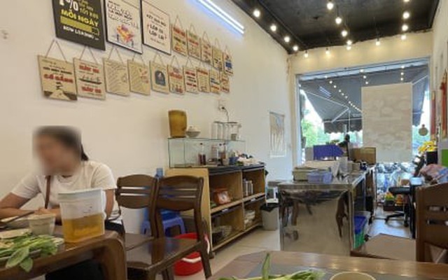 Quán của TikToker 'Thế Lòng Se Điếu' vắng khách giữa nghi vấn bán 'hàng fake'