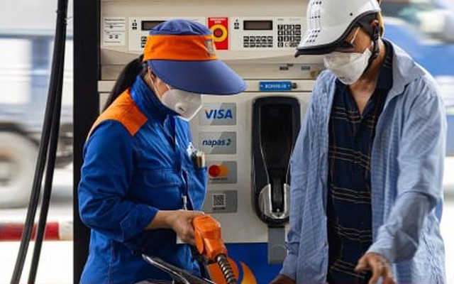 Giá xăng hôm nay có thể tiếp tục giảm hơn 500 đồng/lít