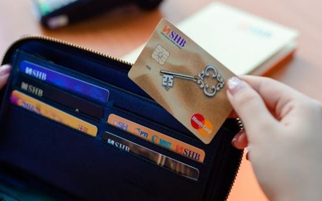 Khách hàng SHB chú ý khi được thông báo chuyển phát nhanh thẻ ngân hàng