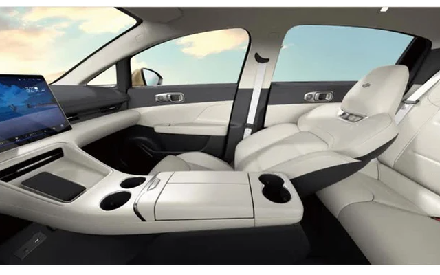 Hãng hàng không TQ có xe điện đẳng cấp, khoang lái chuẩn 'thương gia', giá quy đổi ngang Toyota Vios