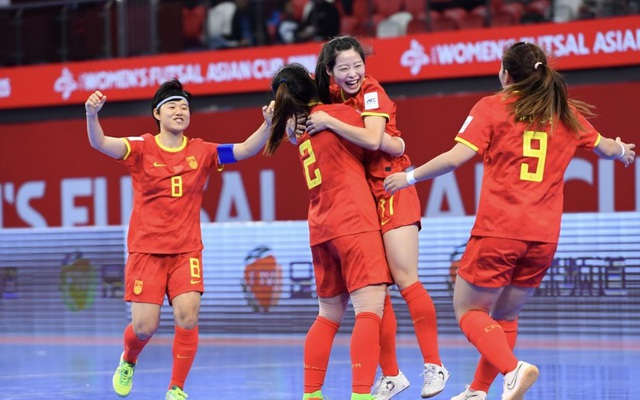 Tuyển Trung Quốc tạo ra cơn mưa bàn thắng, đoạt vé sớm vào tứ kết giải châu Á