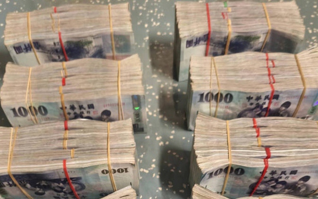 Hơn 3,4 tỷ đồng tiền mặt bị bỏ quên trên tàu