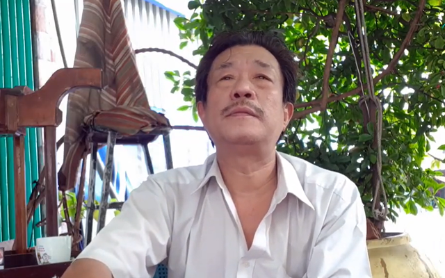 Nghệ sĩ bị đuổi việc vì để mic đụng vào nón “nữ hoàng cải lương”: Phải bán cà phê cóc, vợ bỏ đi