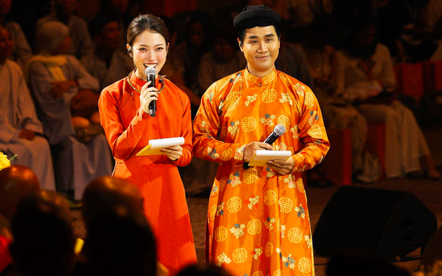 Nguyên Khang - Khánh Vy dẫn chương trình giao lưu âm nhạc Phật giáo quốc tế Vesak 2025