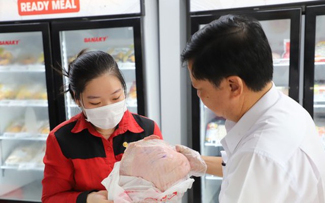 Người tố cáo bán 'thịt bẩn' bị C.P chấm dứt hợp đồng lao động