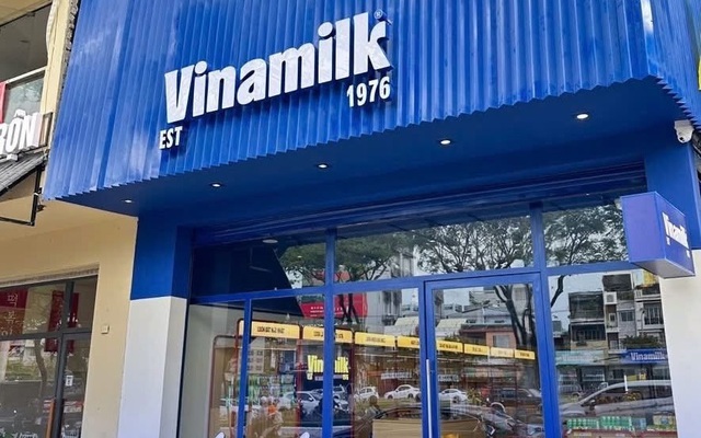 1 câu hỏi về ‘sự lạ thường’ của 700 cửa hàng Vinamilk đang dấy lên cuộc tranh luận: Hãng sữa quốc dân nói gì?