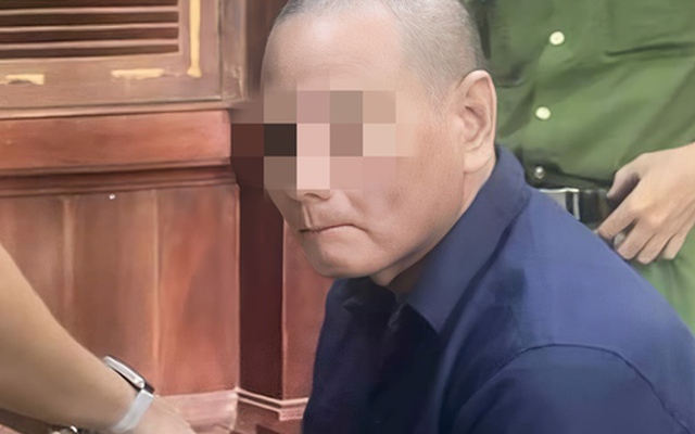 Nghĩ vợ ngoại tình với cháu ruột rồi đâm vợ suýt chết