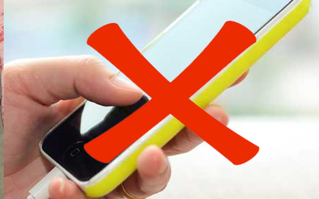 Vừa sạc pin vừa dùng điện thoại, người đàn ông Điện Biên bị chẻ đôi bàn tay