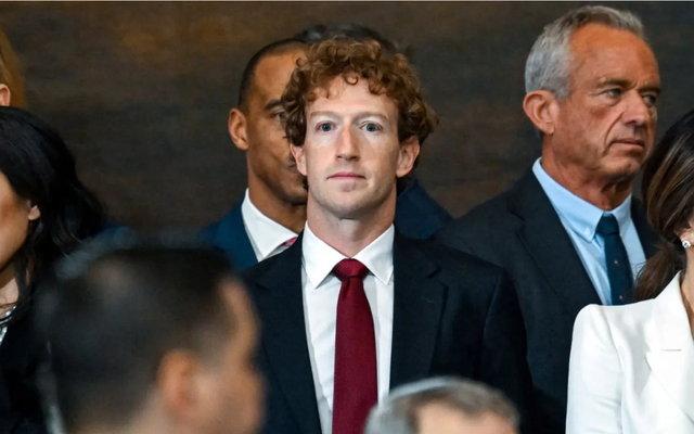 Mark Zuckerberg 'hoảng loạn' trong cơn bão AI:  Đổ 14 tỷ USD cho riêng một dự án, chiêu mộ tỷ phú tự thân trẻ nhất thế giới về giúp sức