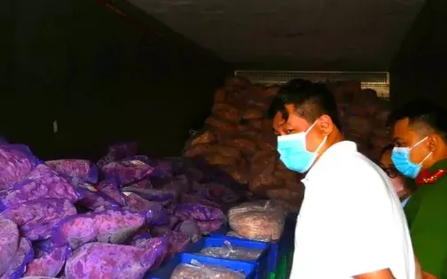 'Vén màn bí mật' bên trong kho đông lạnh ở Bình Dương