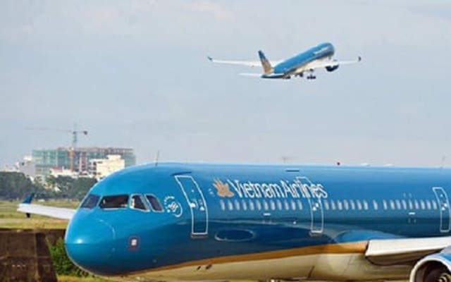 Hàng loạt chuyến bay phải hủy, hoãn do bão số 1 Wutip