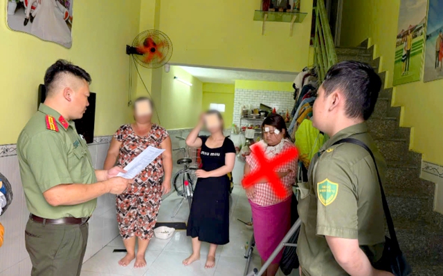 Bắt Lê Hoàng Ngọc Mai khi đang nằm võng "chốt đơn" bán hải sản