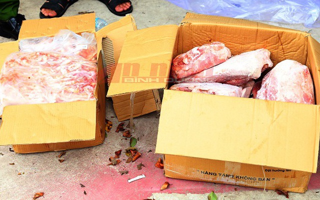 Chủ kho hàng đông lạnh dán dòng chữ "lạ" ở cửa, cảnh sát ập vào phát hiện sự thật kinh hoàng bên trong