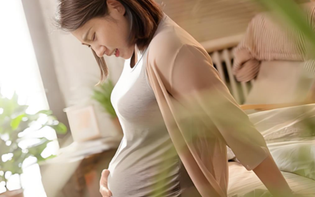 Tôi vừa thông báo mang bầu, cứ tưởng 2 bên gia đình sẽ vui, ngờ đâu lại là khởi đầu của "một cuộc chiến"