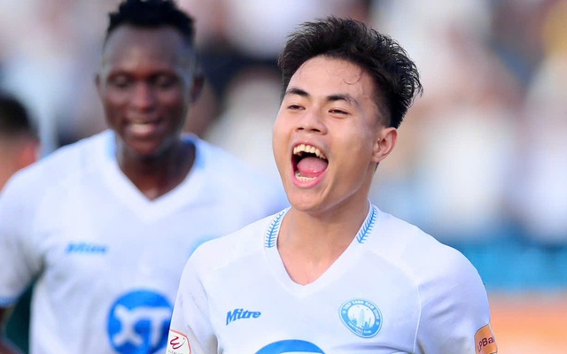 CLB Nam Định vô địch V.League, đội bóng quê bầu Đức lâm nguy ở cuộc đua trụ hạng