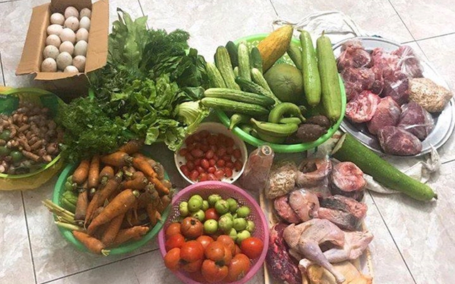 Chị chồng gửi đồ quê, tôi định vứt đi nhưng vô tình phát hiện bí mật khiến cả nhà chồng "á khẩu"