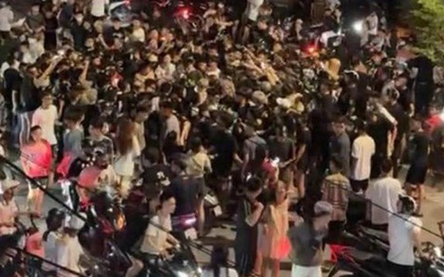 Hàng trăm "quái xế" tụ tập, la hét náo loạn cả tuyến phố trung tâm Hải Phòng