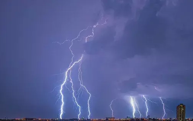 Người đàn ông bị sét đánh tử vong khi đang làm ruộng