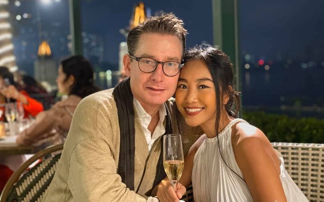 Nữ ca sĩ Việt hủy hôn vào phút chót, giờ lấy chồng Tây, được chồng đối xử ra sao?