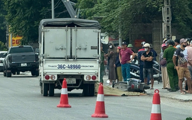 Xe tải chuyển hướng tông tử vong cô gái trẻ đi cùng chiều