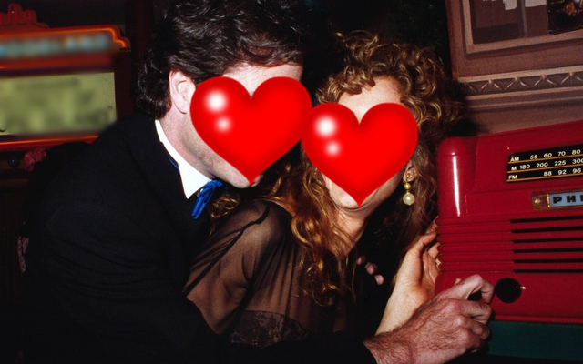 Cặp đôi đóng mẹ con trên phim nhưng yêu nhau ngoài đời, nhà trai vừa đẹp vừa giỏi nhưng bất hạnh nhất showbiz