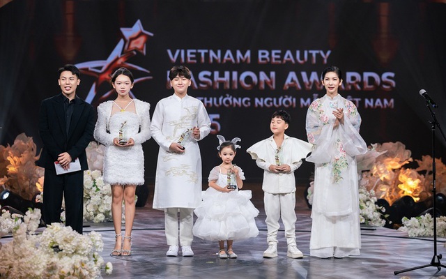 Trần Nguyễn Khánh Linh được vinh danh "Người mẫu teen xuất sắc của năm"