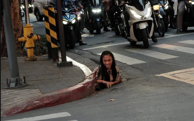 Bất ngờ chui lên đường phố từ dưới lòng đất, "những người chuột" hé lộ một thực tế buồn tại nền kinh tế tăng trưởng nhanh hàng đầu Đông Nam Á