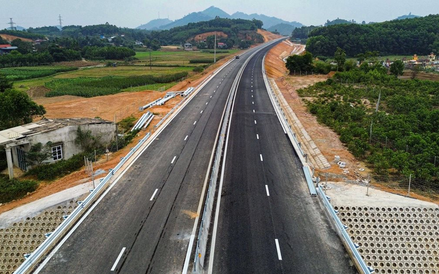 Cao tốc nghìn tỷ về đích sớm, lập kỷ lục có hệ thống phức tạp hàng đầu mà do người Việt làm chủ công nghệ