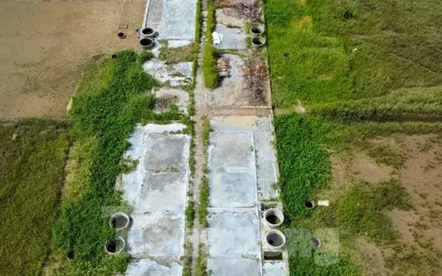 Xót xa nhìn 'thủ phủ' làm muối vắng ngắt, diêm dân bỏ ruộng đổi nghề