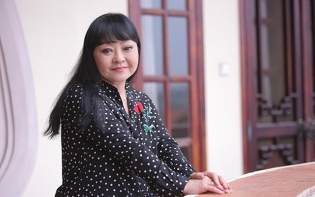 Nữ danh ca ở biệt thự 1000m2, năm nào cũng sang Pháp ngồi bên mộ một người