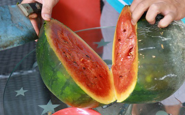 Dưa hấu giải nhiệt nhưng ăn theo cách này có thể ngộ độc: Nhiều người không biết
